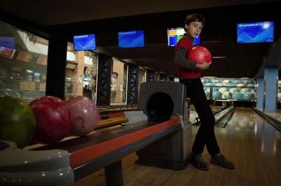 Comment choisir la boule de bowling parfaite pour débutants en 2026 ?