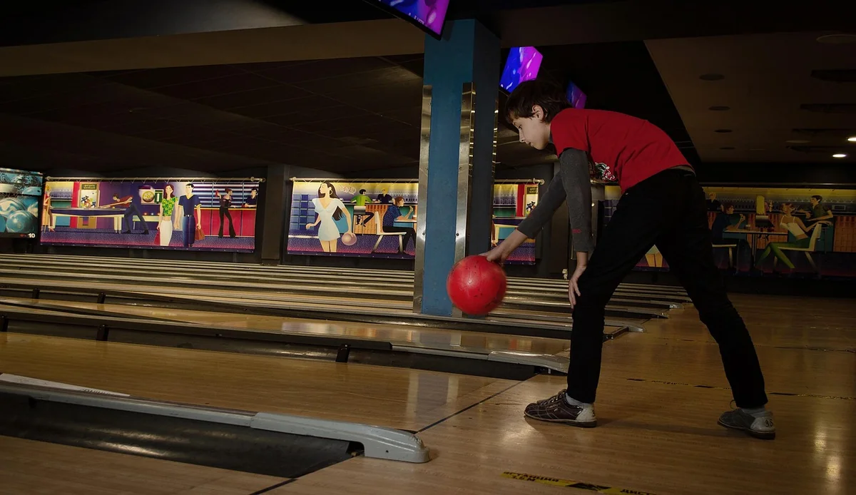 Améliorer son lancer droit au bowling en 2026 : astuces pour viser la perfection