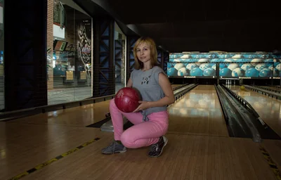 Découvrez l'histoire et origine du bowling : des quilles aux pistes modernes en 2026
